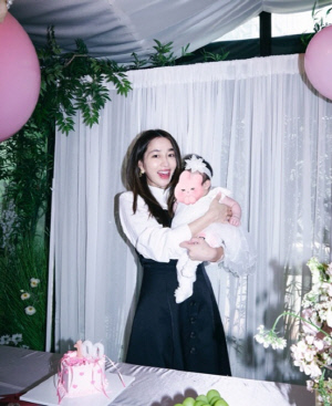 “아기토끼 건강하게 커줘” 이민정, 딸 ♥서이 안고 환한 미소[SCin스타]