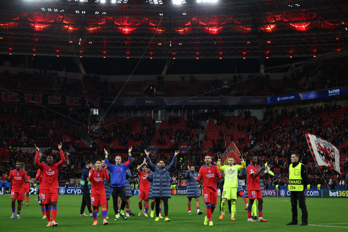 "이강인 교체 '30분'→퇴장 2장" PSG, 레버쿠젠 7-2 대파…'발…