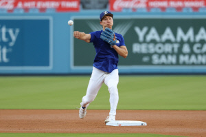 샴페인이 터진 '그곳'에 늘 있던 김혜성, 단 한 장면을 위한 '병기'...로버츠 