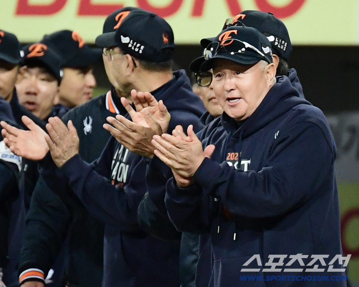 "주저 말고 과감하게…" 매의 눈으로 살핀 4번타자, 시리즈 분수령 3차…