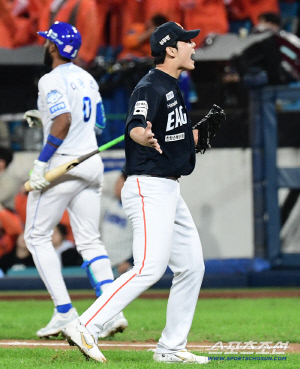 폰와류 집단 붕괴, 그래도 2승1패...가을 지배하는 신 에이스, 한화에 최동원이 있다