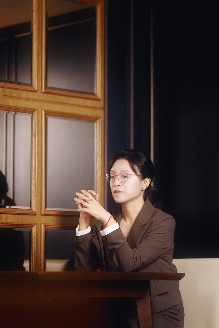 [SC인터뷰] "연상호 감독의 샤라웃? 말도 안 돼"…'韓토론토 경쟁 최초' 윤가은 감독, '세계의 주인'으로 얻은 응원(종합)