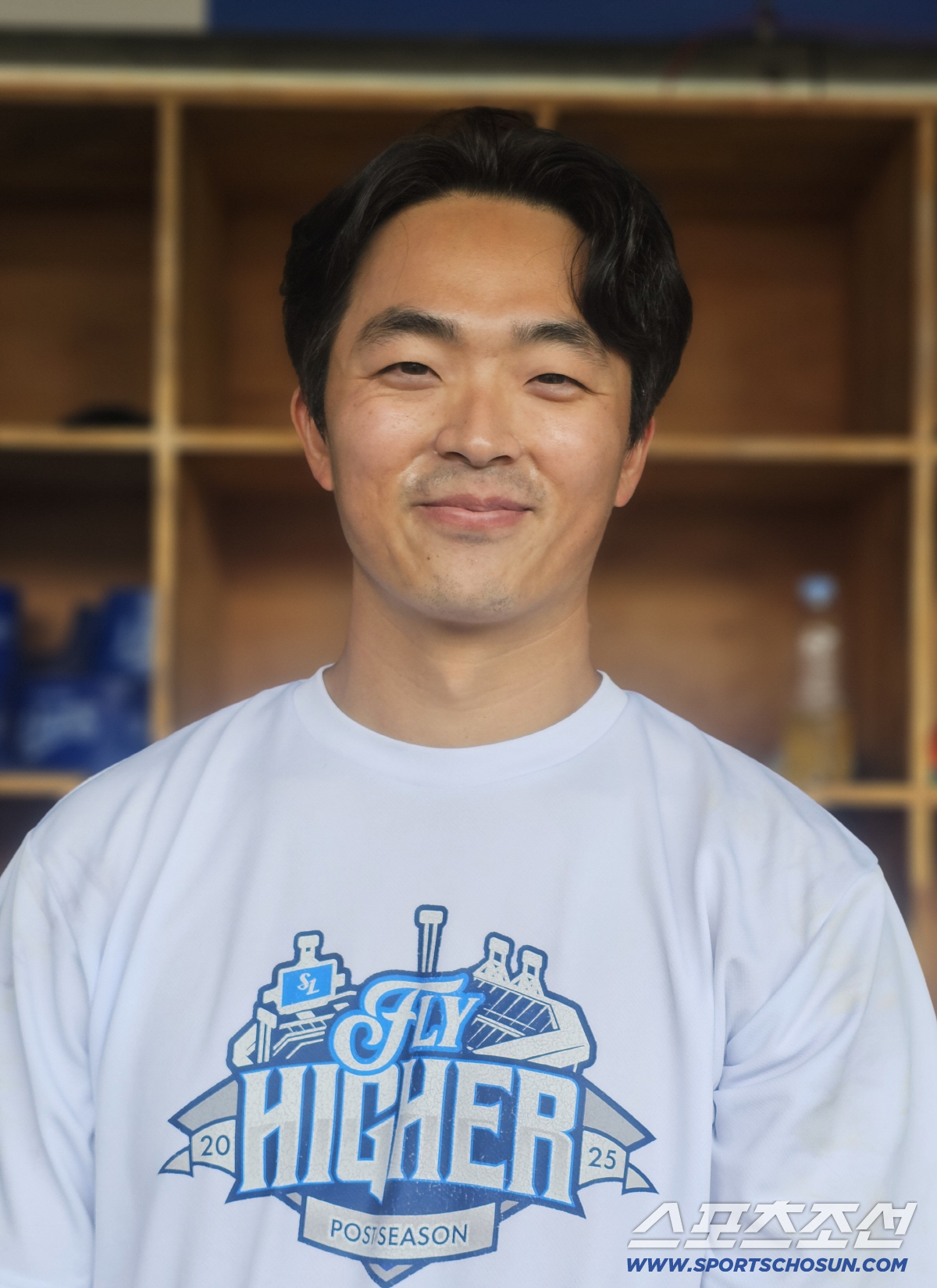 "수염 뽑고 와" 폰와류김, 모두 무너뜨린 '가을사나이' 곁에는 씩씩한 …