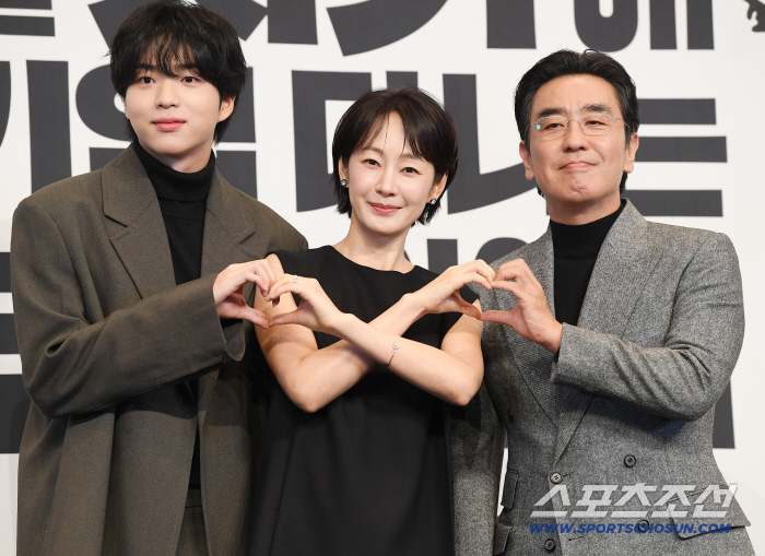 [SC현장] 15년 만 안방극장 복귀한 류승룡,  ‘김부장’ 분해 11번 죽을 고비 넘기게 된 사연[종합]