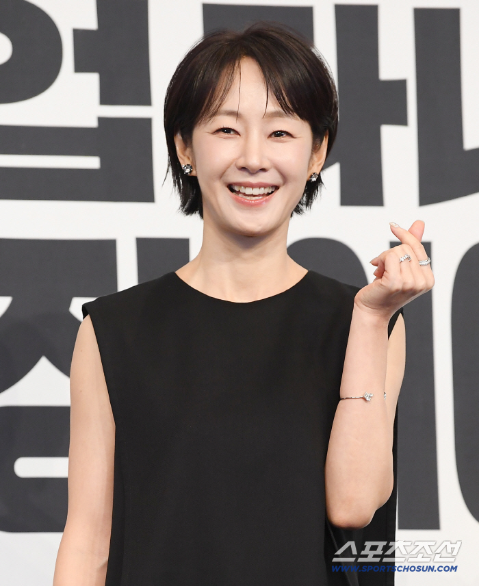 ‘김부장 이야기’ 명세빈 “남편·아들 세대 완충하는 엄마 그리려 했다”