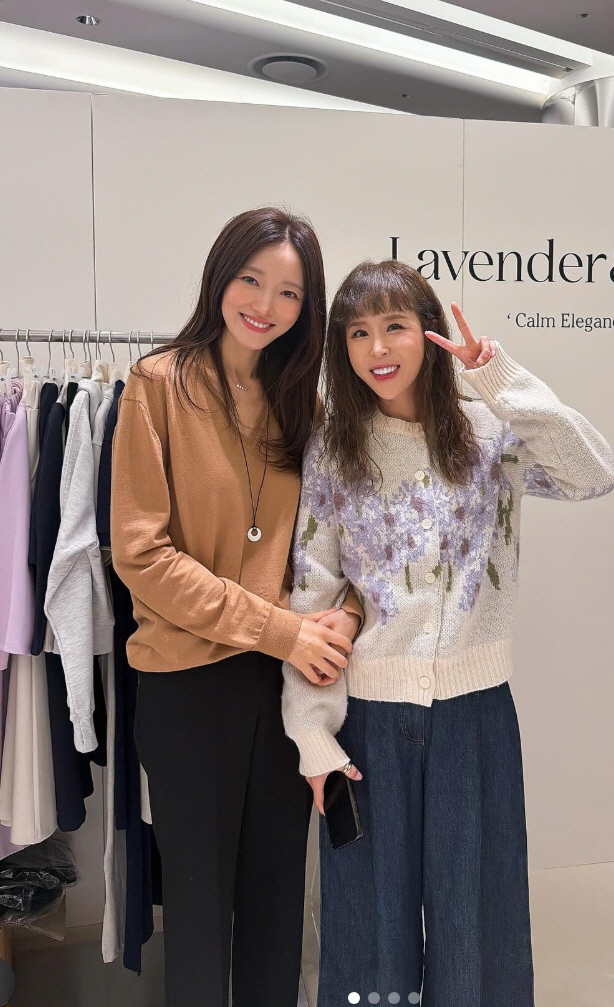 '임창정♥' 서하얀, 의류사업 대박났다..송가인→신지, ★총출동 "득템 …