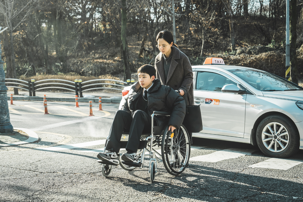[SC현장] '런닝맨' 이미지 벗은 송지효→학폭 종결 김히어라…미스터리 …