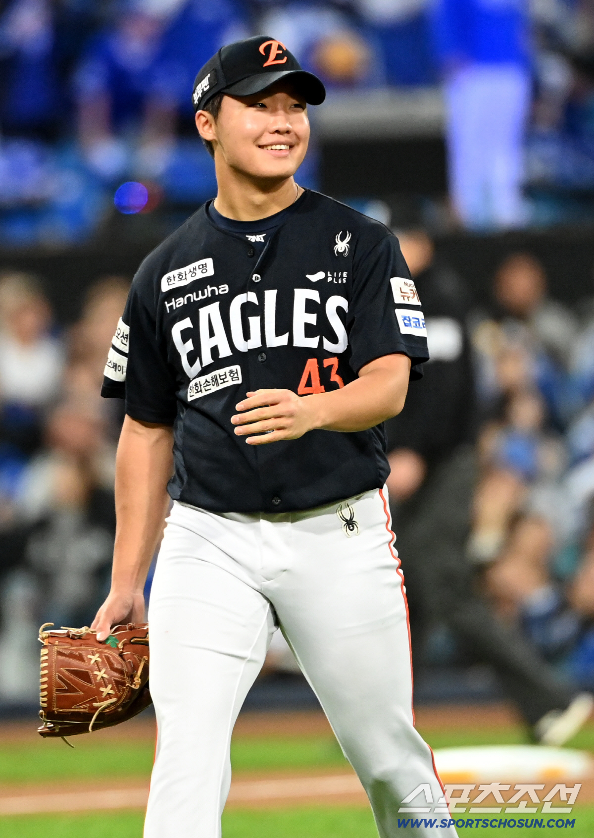 [포토] 정우주의 미소, 이제야 긴장이 풀려