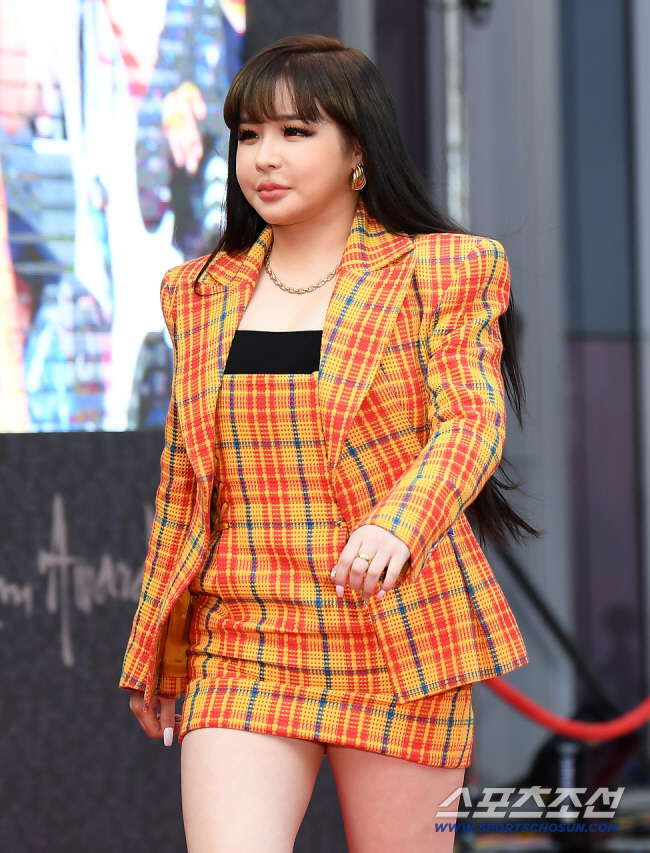 [종합] 박봄, '내 남편 이민호♥'→활동 중단 이어 이번엔 YG양현석 …