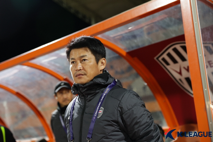 강원에 3-4로 패한 요시다 감독 "K리그팀에 약한 이유? 상대가 분석을…