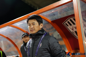 강원에 3-4로 패한 요시다 감독 