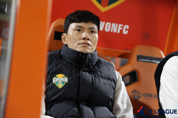 'J리그 챔프' 잡은 정경호 감독 "완벽했던 전반, 아쉬운 후반은 감독의…