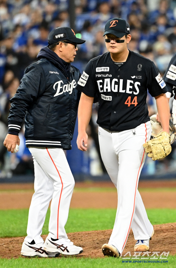 SSG 참사보다 더 큰 충격...왜 거기서 김서현이었고, 왜 직구 정면 승부였을까 [PO4 승부처]