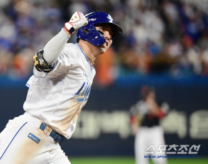 이 가을, 진짜영웅이 탄생했다, 탈락 위기 삼성 구한 김영웅의 연타석 3점 홈런포, 승부는 5차전으로[PO4]