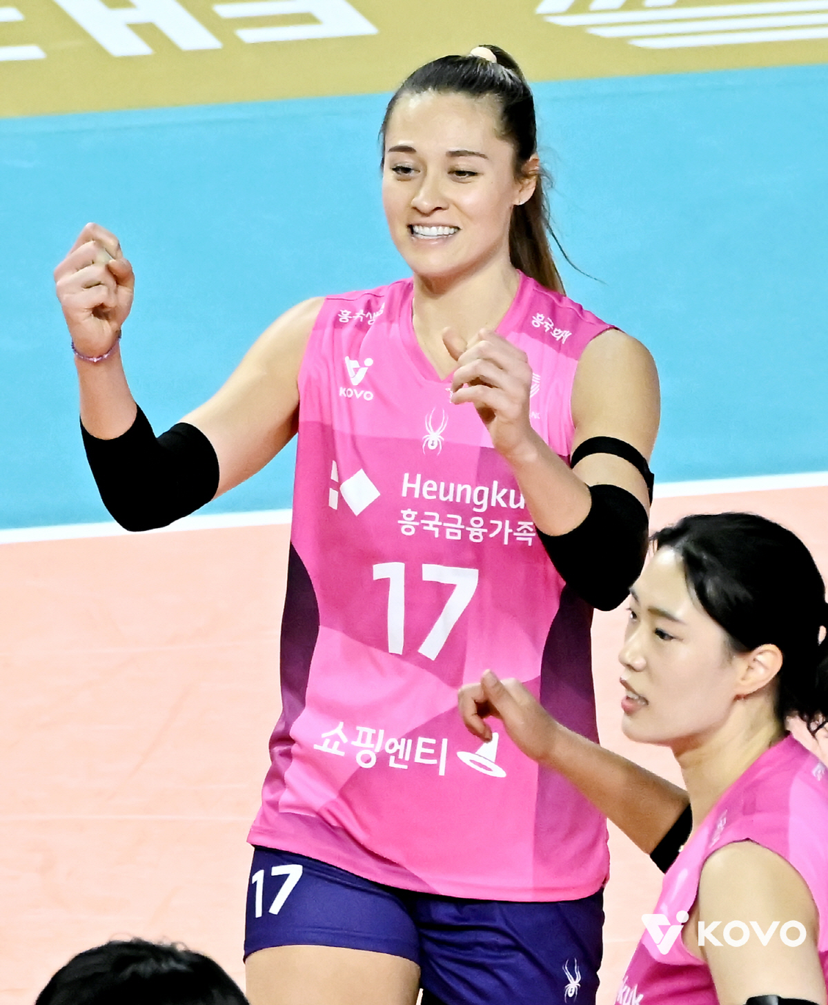 김연경 없는 흥국생명, 국내선수 '10점' 전멸이라니! → 할머니 나라에…