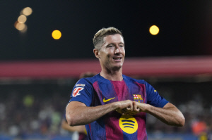 '와, 이 조합은 쇼킹한데?' 맨유X레반도프스키, 13년 전 무산됐던 환상의 조합. 내년 여름에 깜짝 등장 예고. 맨유가 마다할 리 없지