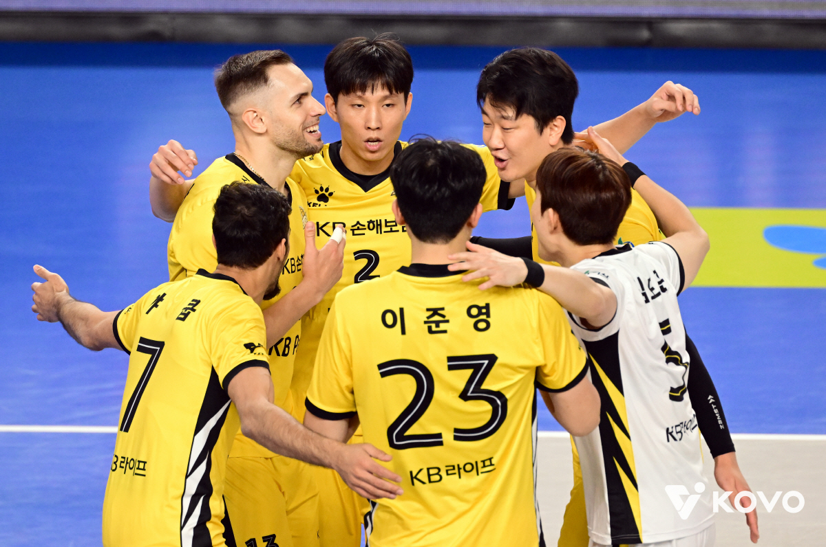 新리베로 데뷔전 대성공인데…"현대만 만나면 이러네" 151분 혈투→통한의…