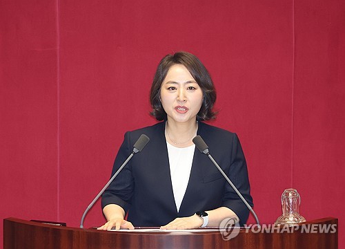 (서울=연합뉴스) 박동주 기자 = 더불어민주당 이주희 의원이 4일 국회 본회의에서 인사말하고 있다. 2025.8.4 pdj6635@yna.co.kr