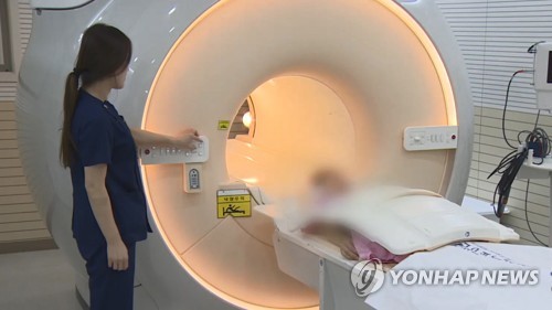 MRI 새로 설치하자 진료비 1.9배 '껑충'…"공급이 수요 유발"