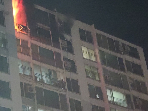 남양주 아파트 14층서 불…6명 연기흡입·30여명 대피