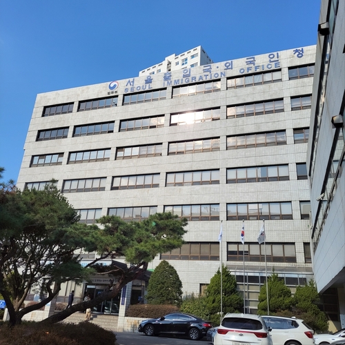 '무단이탈' 中관광객 추가 검거…경복궁서 사라져 경주로 도주