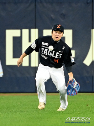 '미스플레이→스리런 홈런' 시리즈 물줄기가 바뀌었다. 단기전 신은 미스에 관대하지 않은 편[PO4]