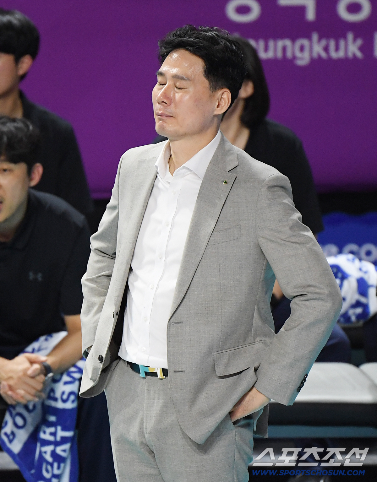 이다현 울고, 강성형 웃었다...두 주먹 불끈 쥔 사령탑의 포효 [인천 …