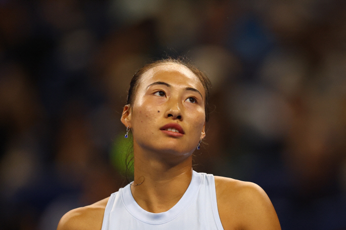 '흙의 여신'까지 꺾고 亞 역대 최초 대기록!→부상 이후 충격 하락세...14억 대륙 팬의 최고 스타, "20위 밖으로 추락"