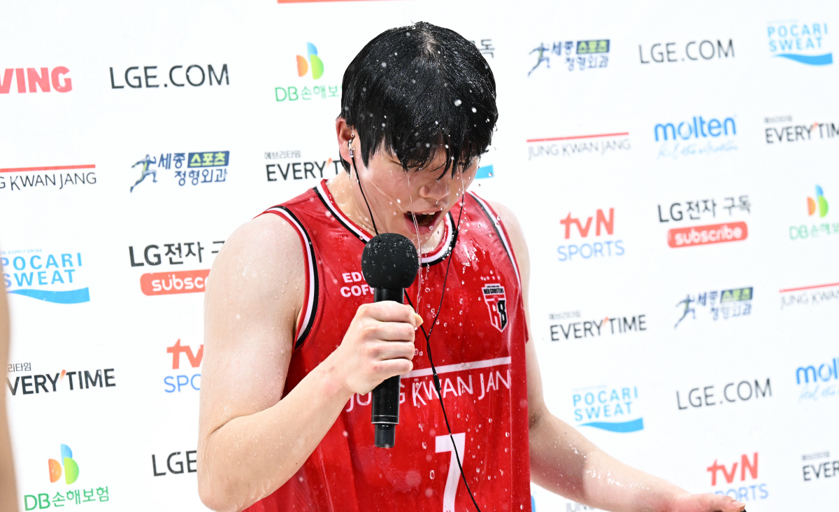 '베테랑의 향기' 선두경쟁 kCC-정관장의 숨은공신...'커리어하이'장재…