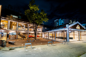 아디다스, 서울 성수동에 'CAFE 3 STRIPES SEOUL' 오픈