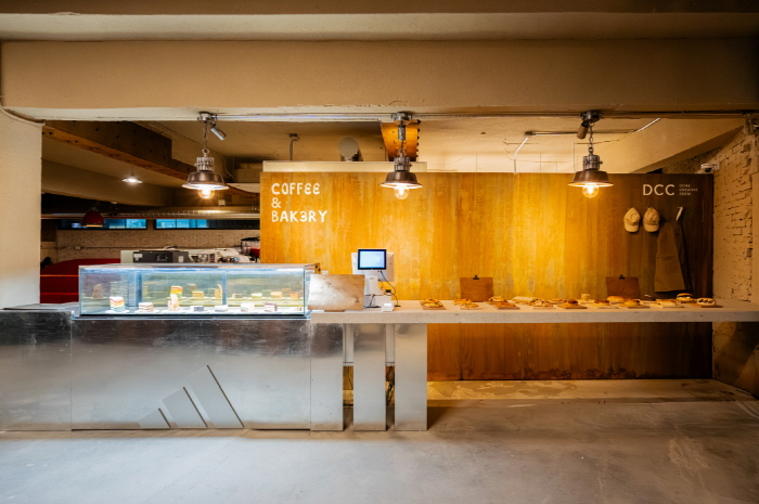 아디다스, 서울 성수동에 'CAFE 3 STRIPES SEOUL' 오픈