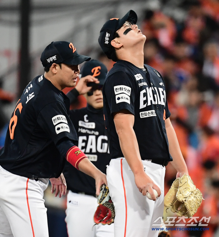 '어차피 김서현 없이 우승도 없다 vs 1패면 끝인데 무슨 소리' → 김경문 감독 외통수 해답은.. 결정은 감독이, 책임도 감독이