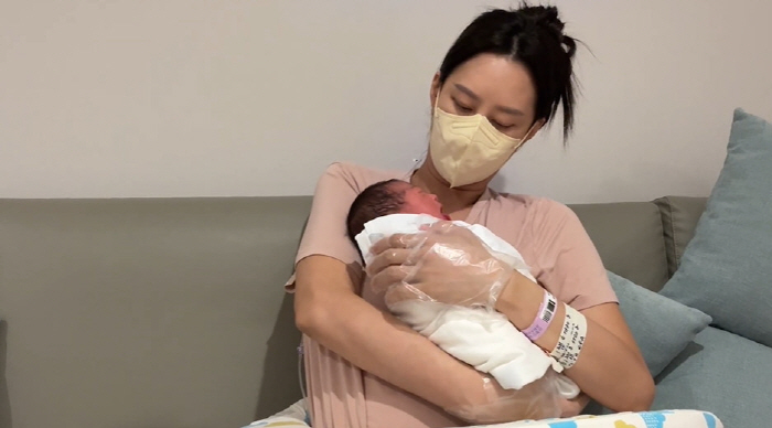 '송재희♥' 지소연, '생후 3일차' 쌍꺼풀 짙은 쌍둥이에 감격 "잘생겼…