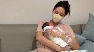 '송재희♥' 지소연, '생후 3일차' 쌍꺼풀 짙은 쌍둥이에 감격 