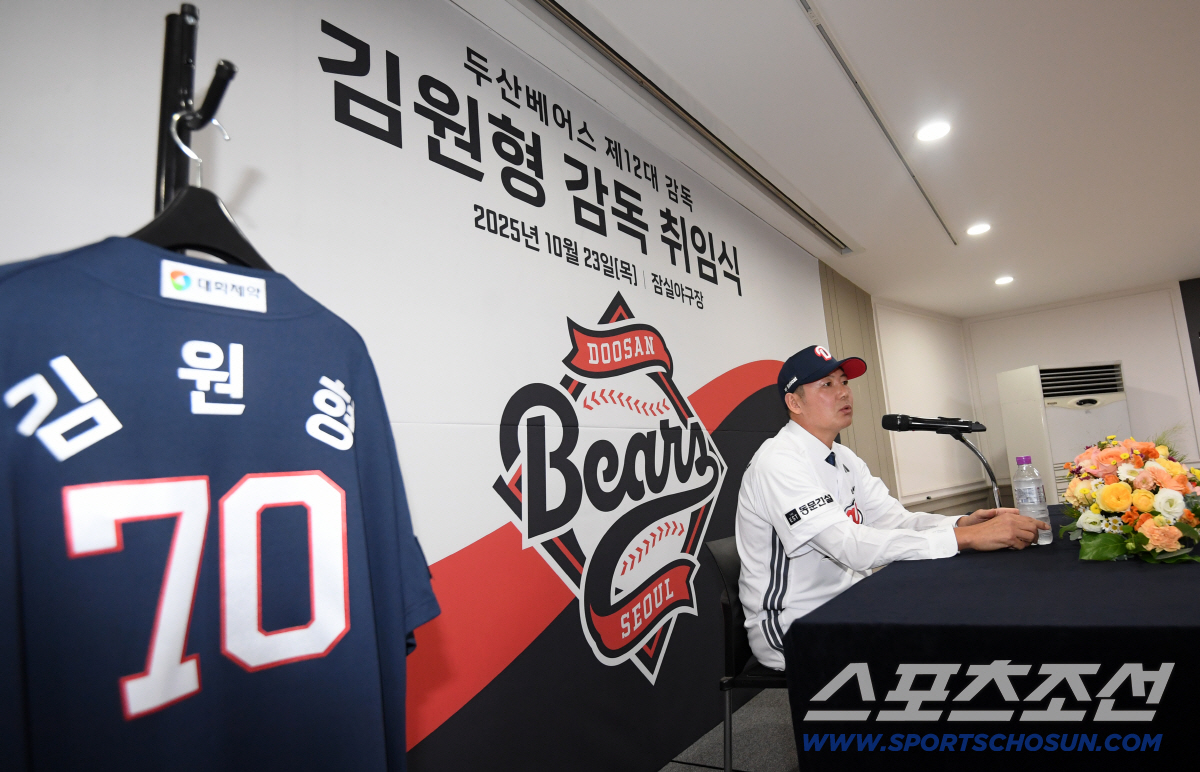 긴장한 신임 감독이 웃었다...5년 만에 다시 돌아온 김원형 감독 반긴 …