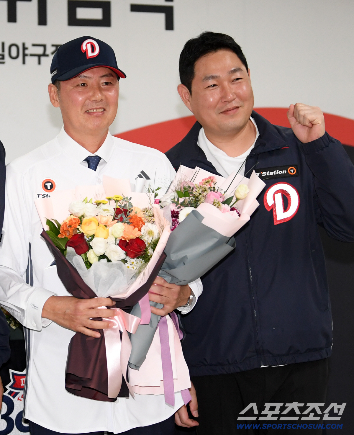 긴장한 신임 감독이 웃었다...5년 만에 다시 돌아온 김원형 감독 반긴 …