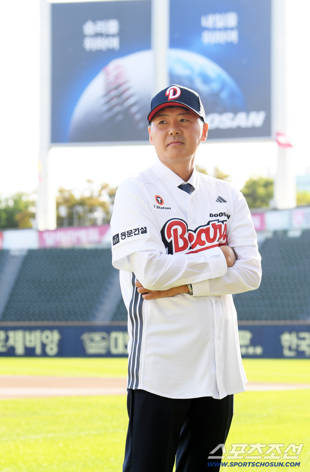 긴장한 신임 감독이 웃었다...5년 만에 다시 돌아온 김원형 감독 반긴 …