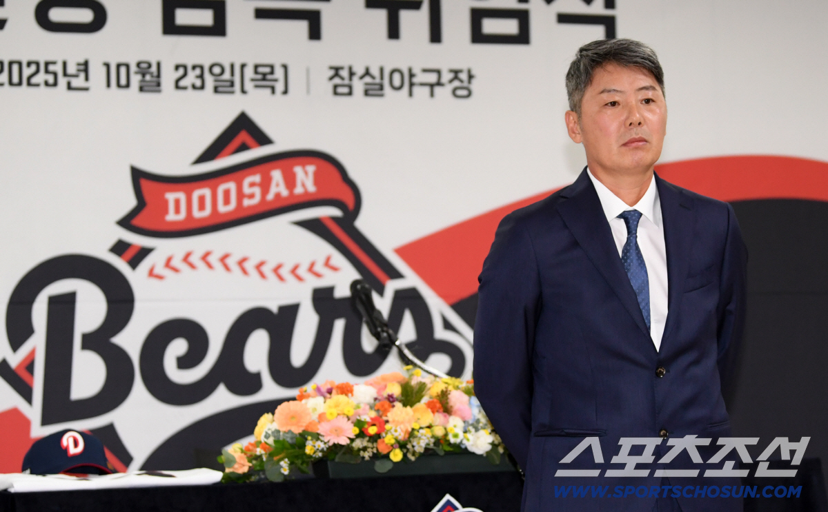 긴장한 신임 감독이 웃었다...5년 만에 다시 돌아온 김원형 감독 반긴 …