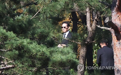 故이건희 선대회장 5주기 추도식…이재용 등 유족·경영진 헌화