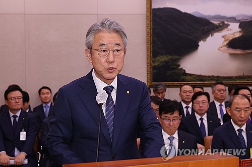 강호동 농협중앙회장 "심려 끼쳐 죄송…경찰수사 성실히 임할것"