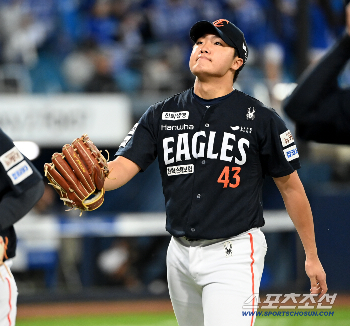 "첫 시즌에 이런 경험을…" PS 선발까지 제대로 해냈다, '특급 신인' 쾌속 성장→국제 무대도 기대 가득