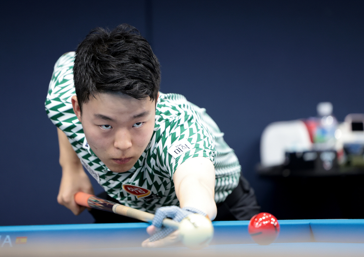 '신성, 기대주 잠재우다' 김영원, PBA 128강서 전재형 꺾고 64강…