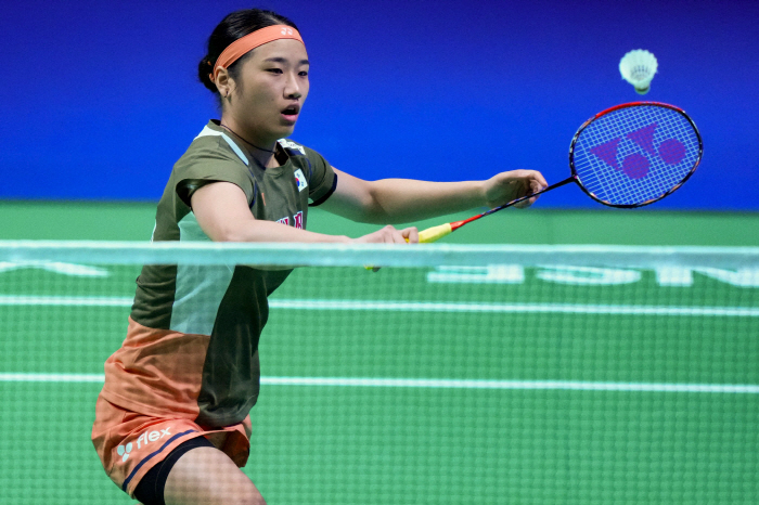 "9번째 우승 노린다" '배드민턴 여제' 안세영 1시간 18분 혈투, 가오팡제 잡고 4강 진출…'천적' 中 천위페이와 격돌