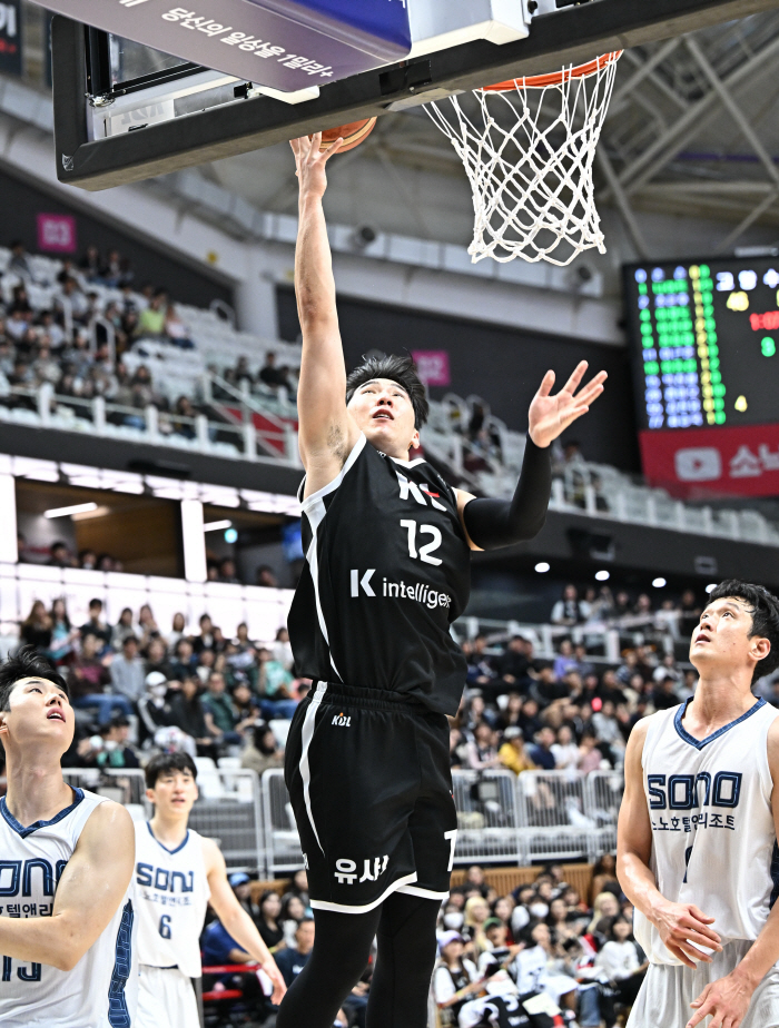 '문정현 더블더블'→'김선형 700번째 3점슛' 수원 KT, 고양 소노 잡고 '3연승+공동 1위 등극'