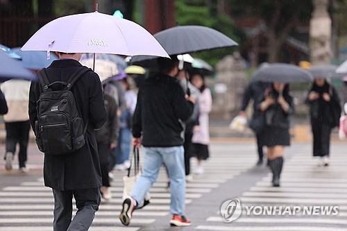 구름 많고 곳곳에 비…월요일부터 다시 추워져