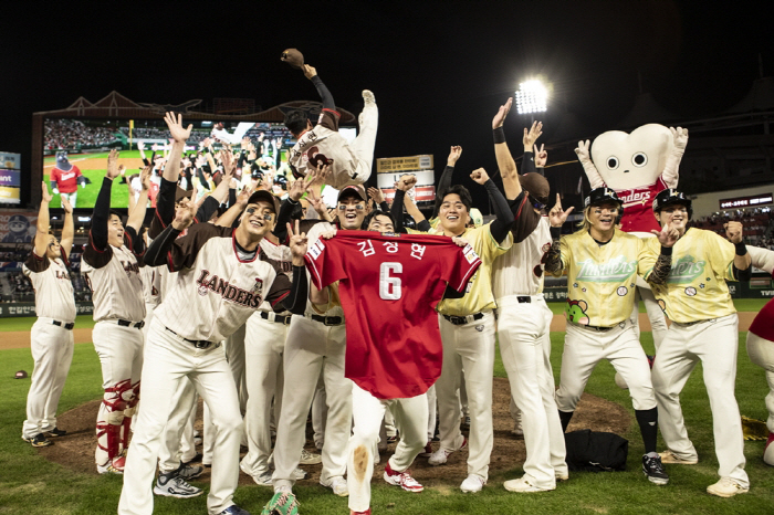 "오늘 은퇴 경기 하자" 아직도 수비 1등인데, 그는 왜 마지막을 자청했…