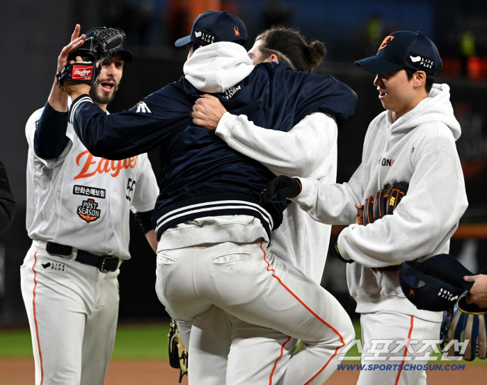 1년 만에 역전된 '문김대전', 19년 만 KS 이끈 '문동원' 이래서 거물급 투수는 못 참지, 내년부터 진검승부
