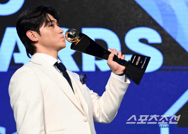 1년 만에 역전된 '문김대전', 19년 만 KS 이끈 '문동원' 이래서 …