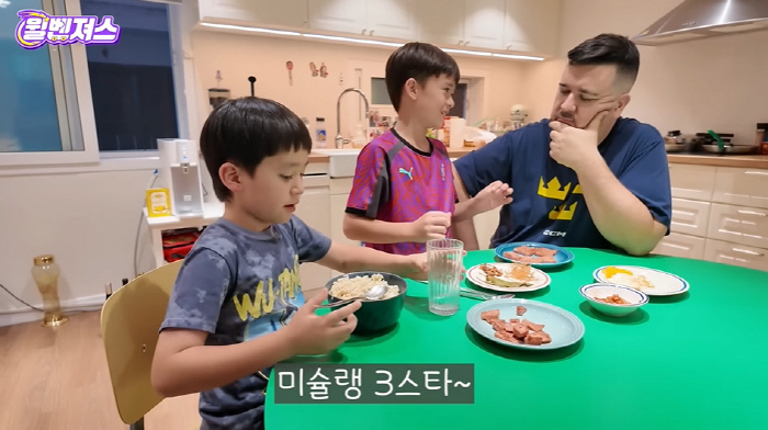 샘해밍턴, 자식 농사 대성공했네...9세·8세子, 母 위해 요리 "직접 …