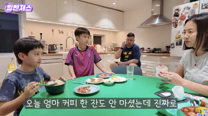 샘해밍턴, 자식 농사 대성공했네...9세·8세子, 母 위해 요리 "직접 …